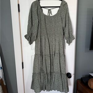 Ivy City Co. Green Midi Dress